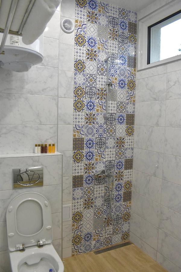 The House - Central Boutique Apartments Kjustendil Esterno foto