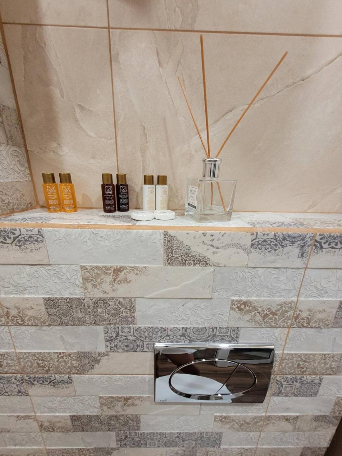 The House - Central Boutique Apartments Kjustendil Esterno foto