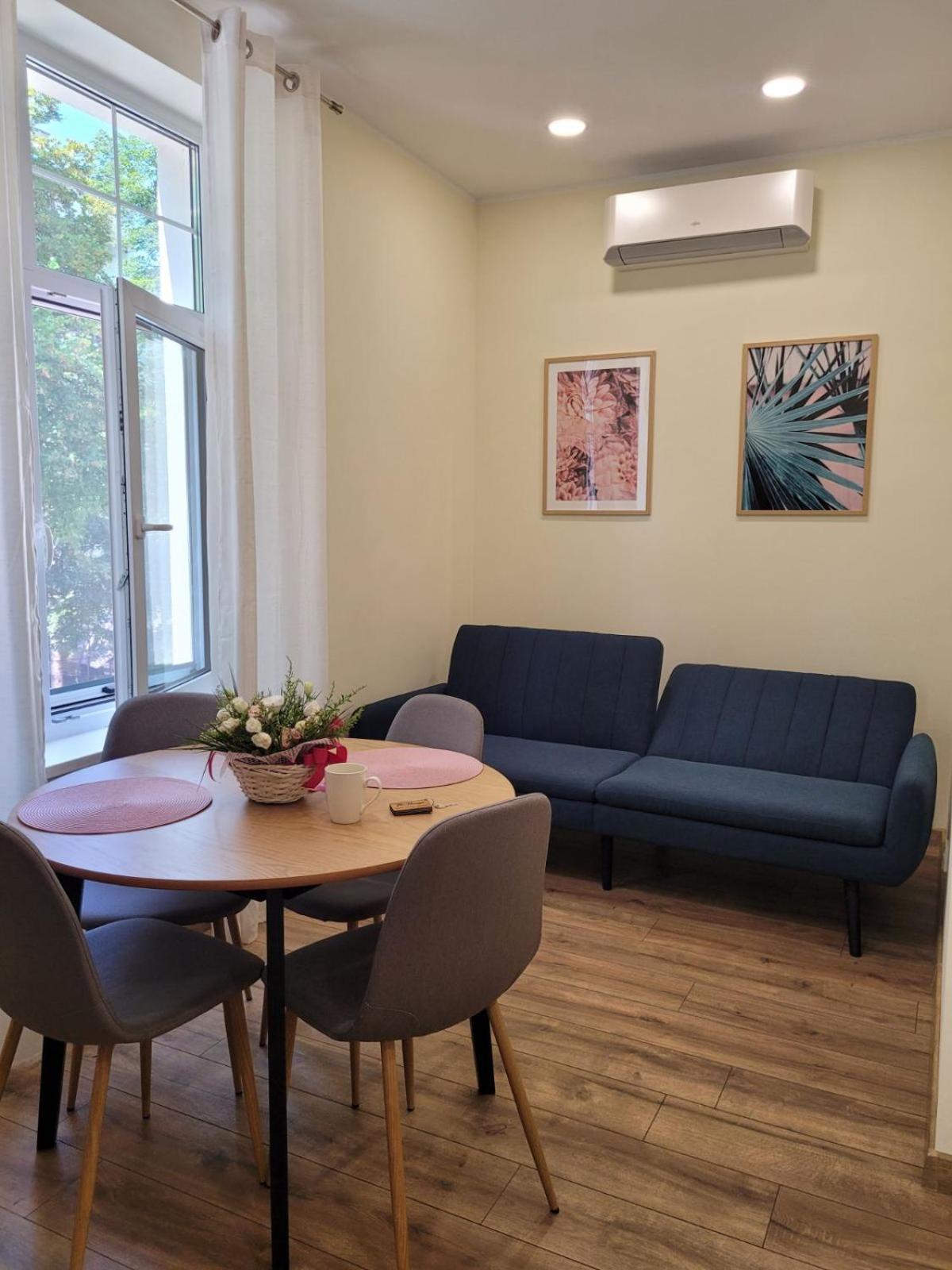 The House - Central Boutique Apartments Kjustendil Esterno foto