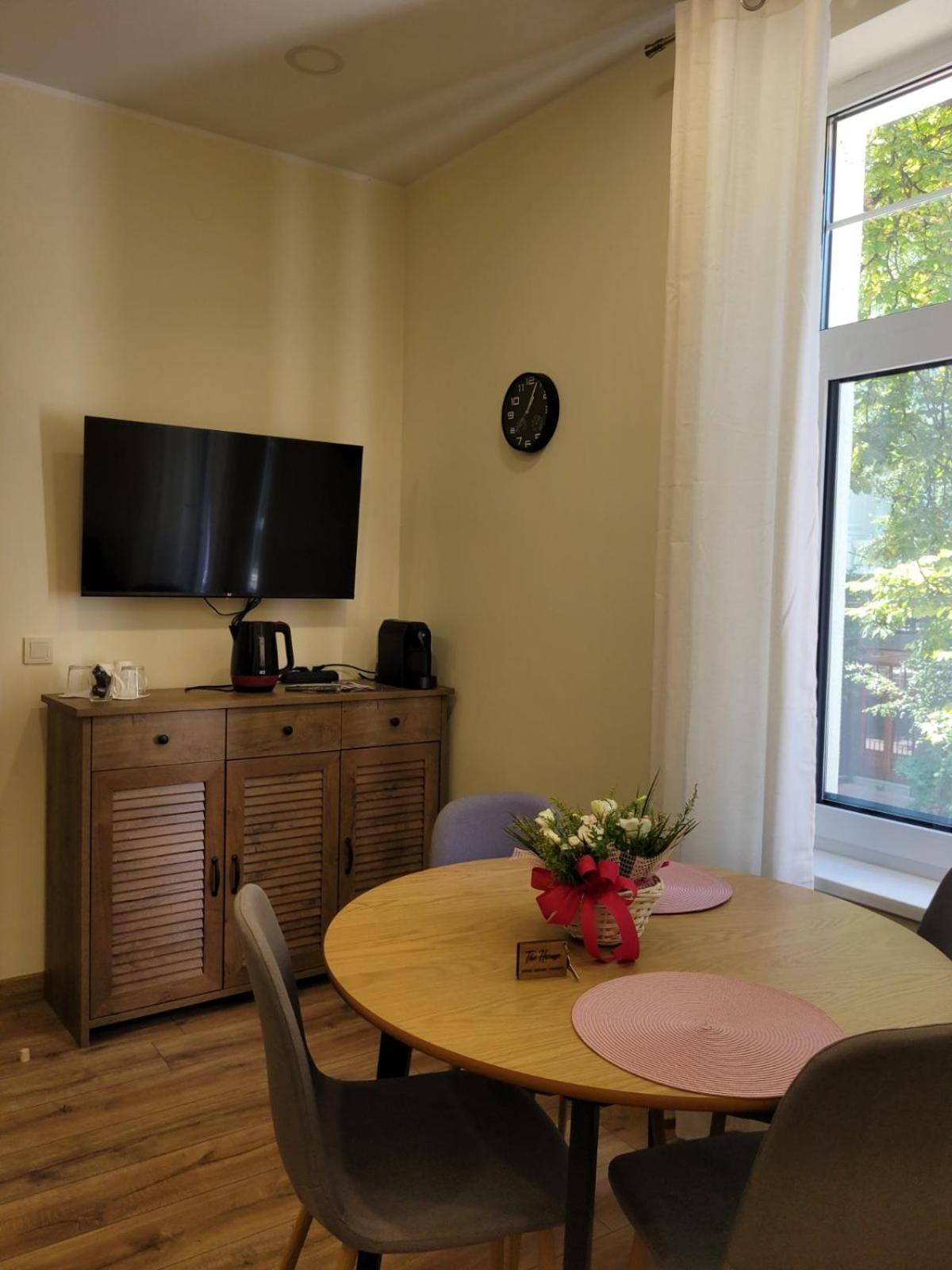 The House - Central Boutique Apartments Kjustendil Esterno foto