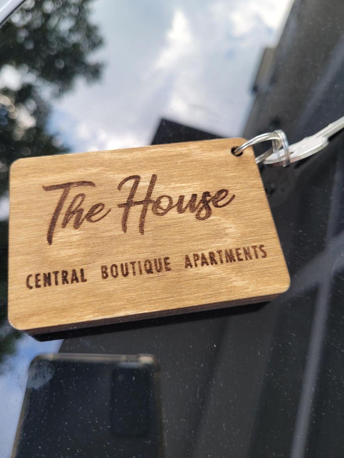 The House - Central Boutique Apartments Kjustendil Esterno foto