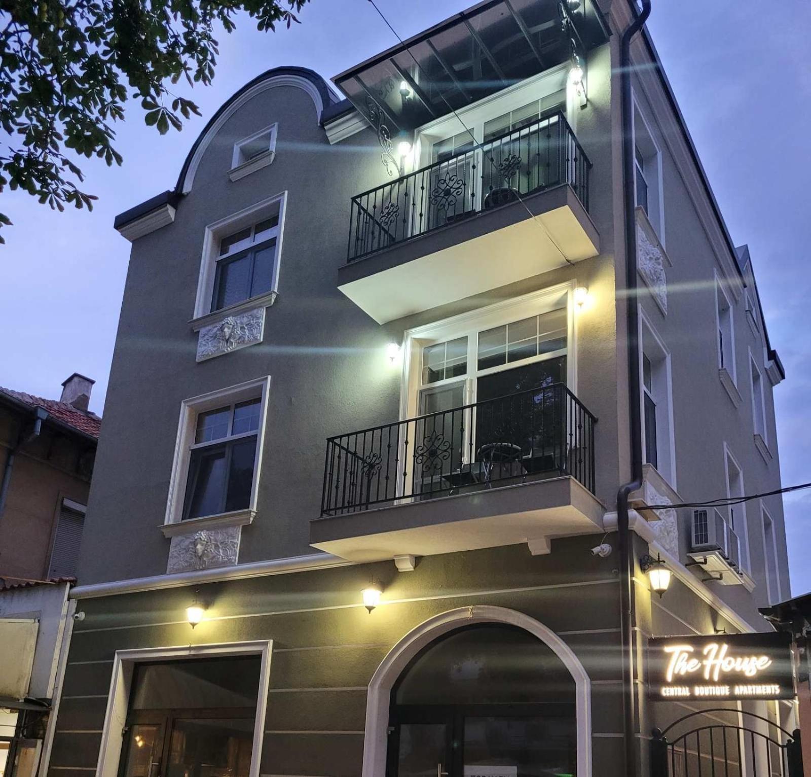 The House - Central Boutique Apartments Kjustendil Esterno foto