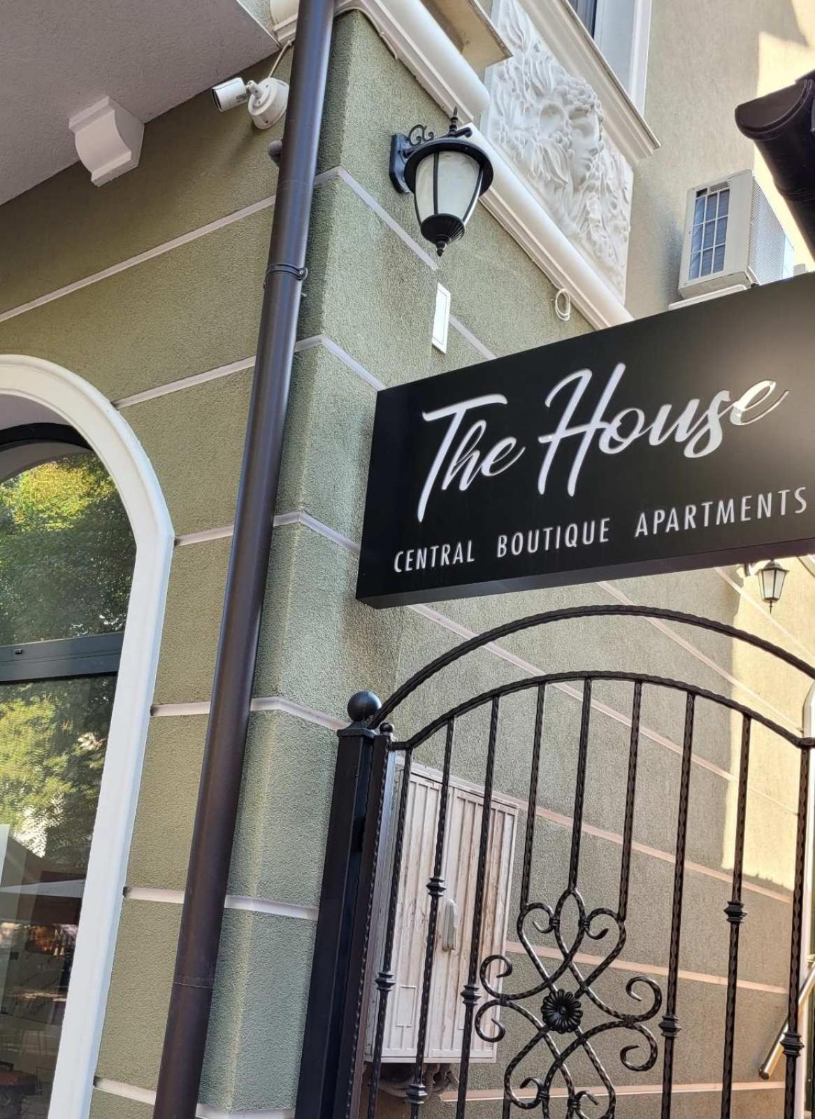 The House - Central Boutique Apartments Kjustendil Esterno foto