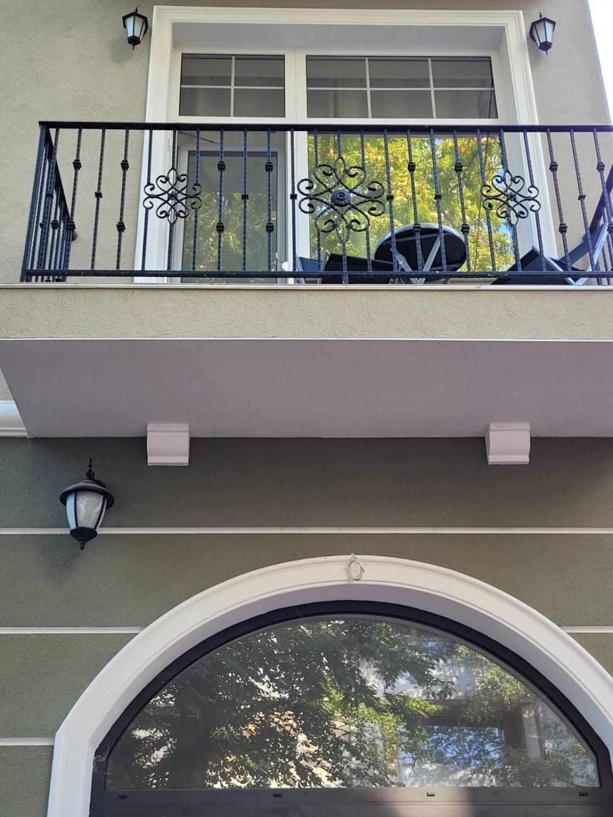 The House - Central Boutique Apartments Kjustendil Esterno foto