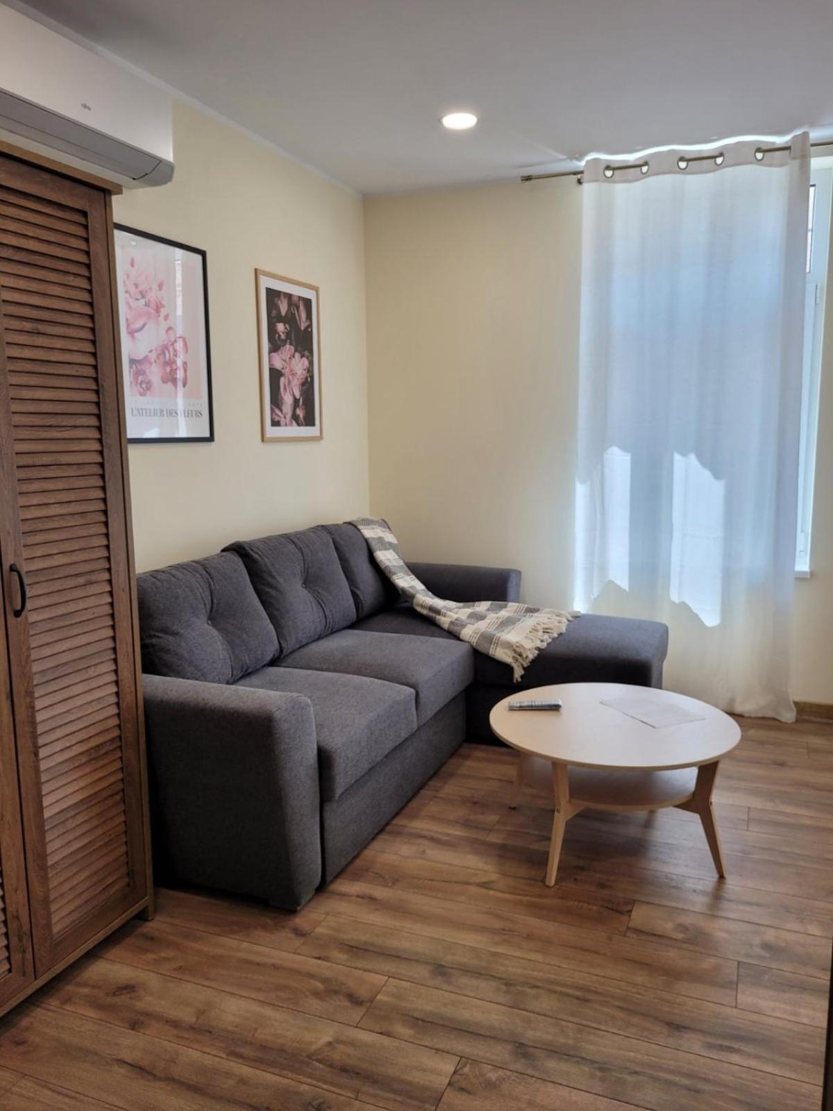The House - Central Boutique Apartments Kjustendil Esterno foto