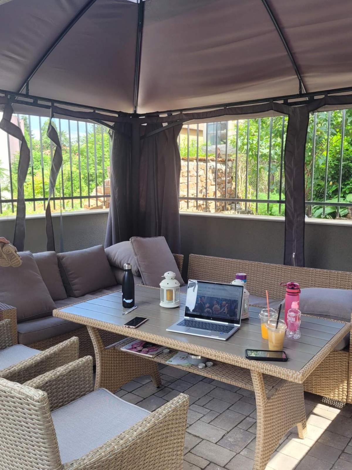 The House - Central Boutique Apartments Kjustendil Esterno foto