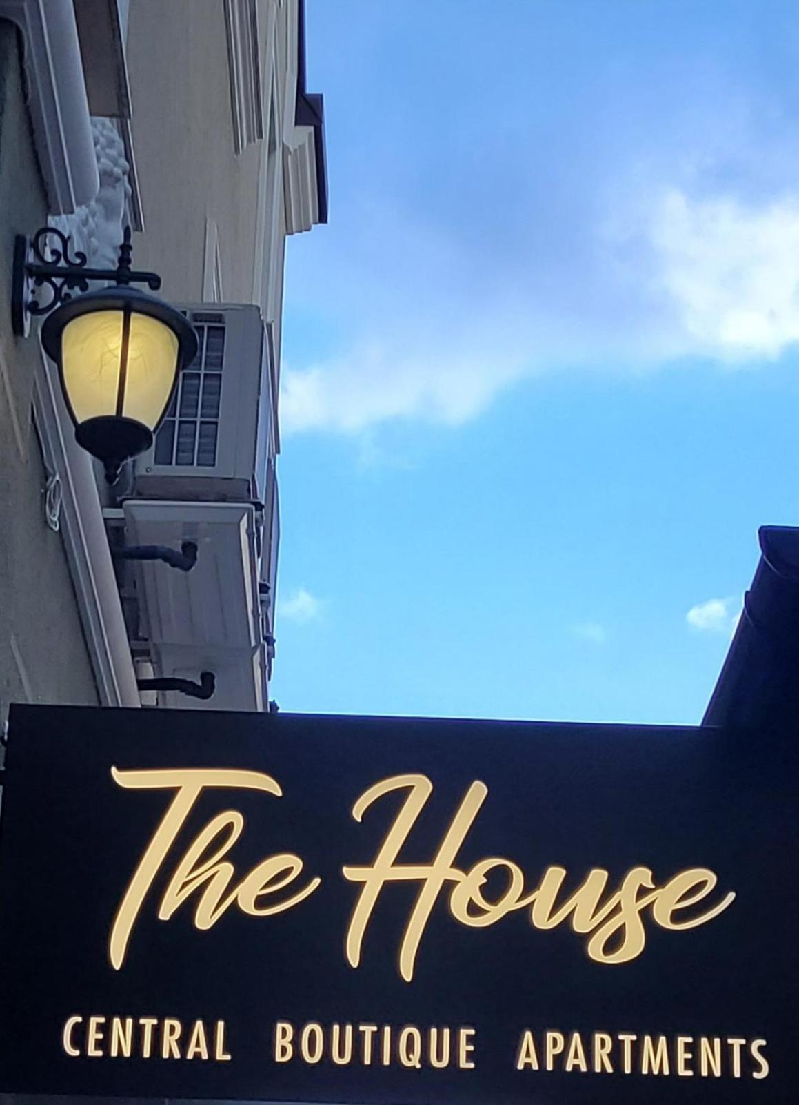 The House - Central Boutique Apartments Kjustendil Esterno foto