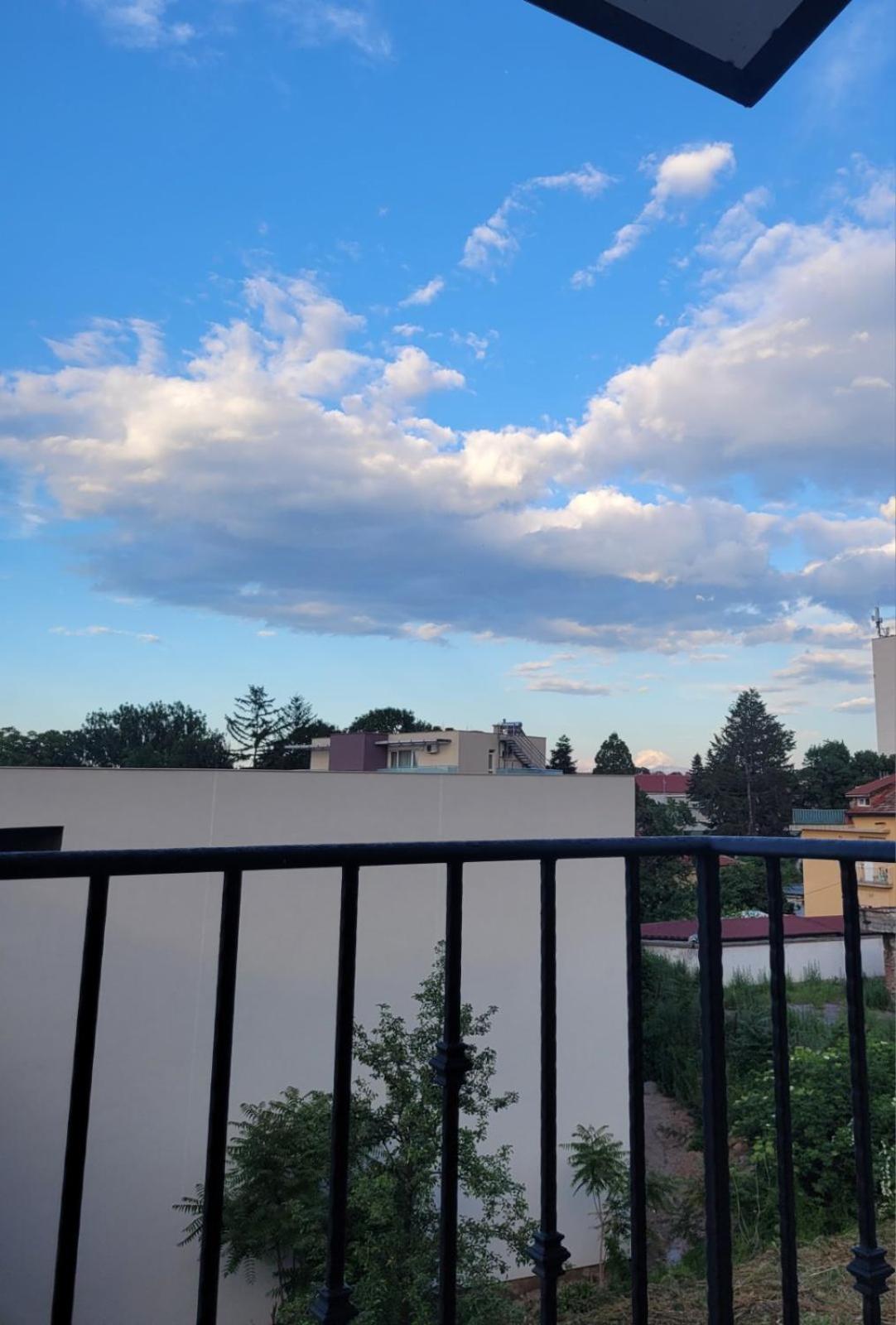 The House - Central Boutique Apartments Kjustendil Esterno foto