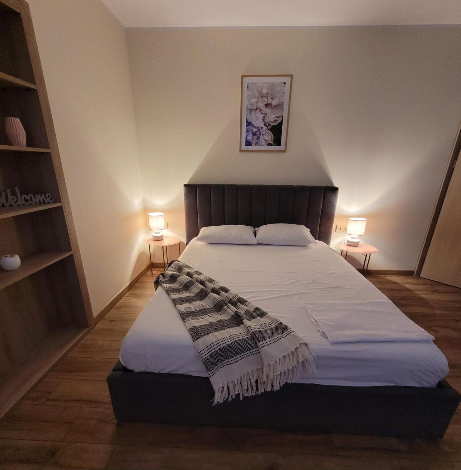 The House - Central Boutique Apartments Kjustendil Esterno foto