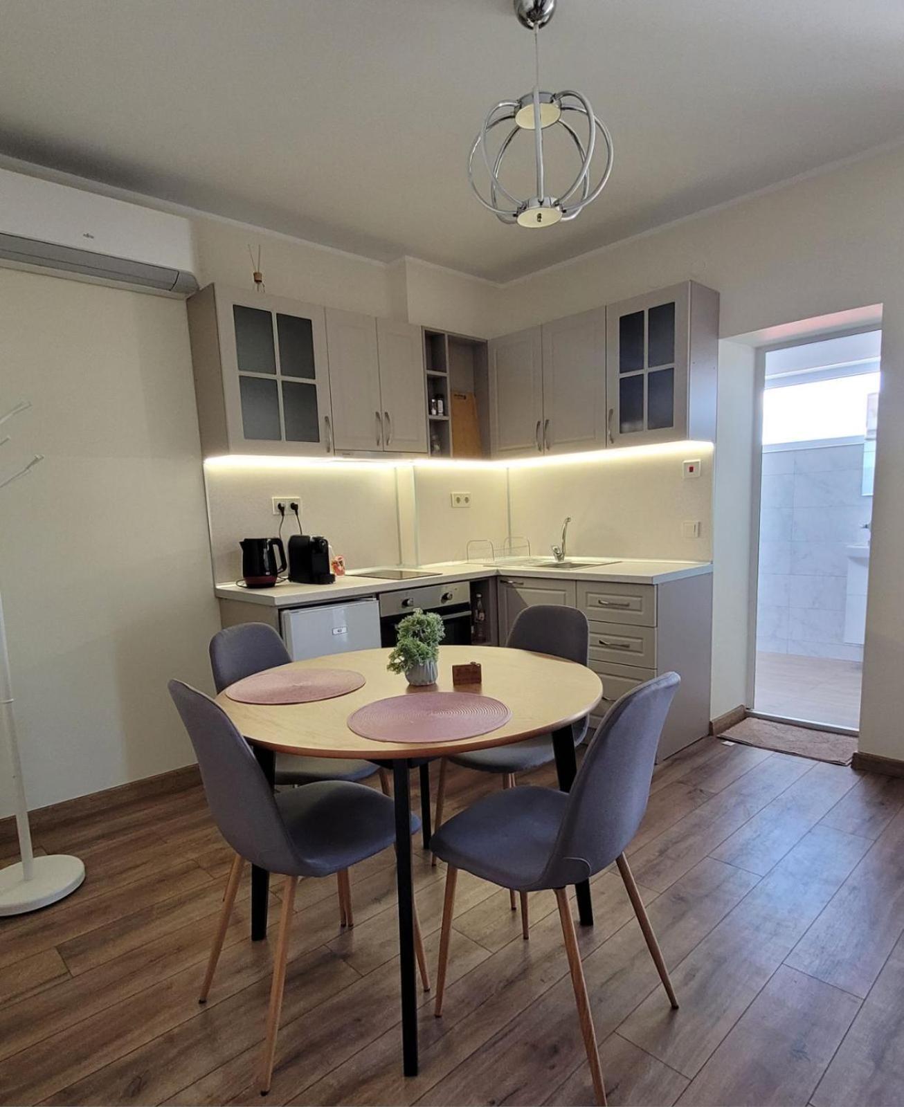 The House - Central Boutique Apartments Kjustendil Esterno foto