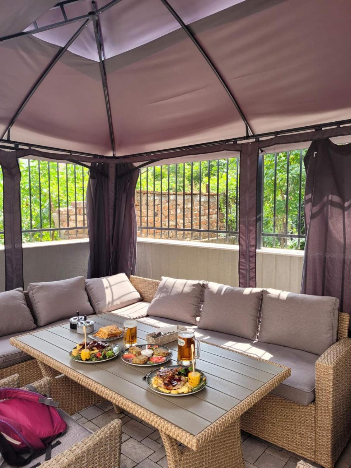 The House - Central Boutique Apartments Kjustendil Esterno foto