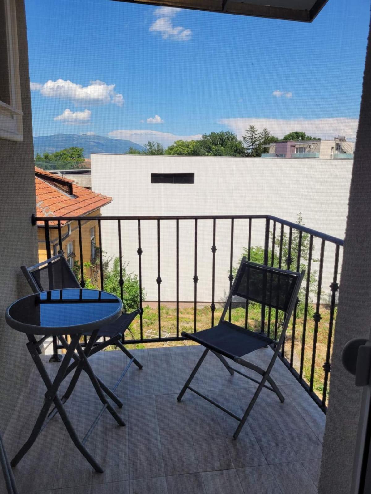 The House - Central Boutique Apartments Kjustendil Esterno foto